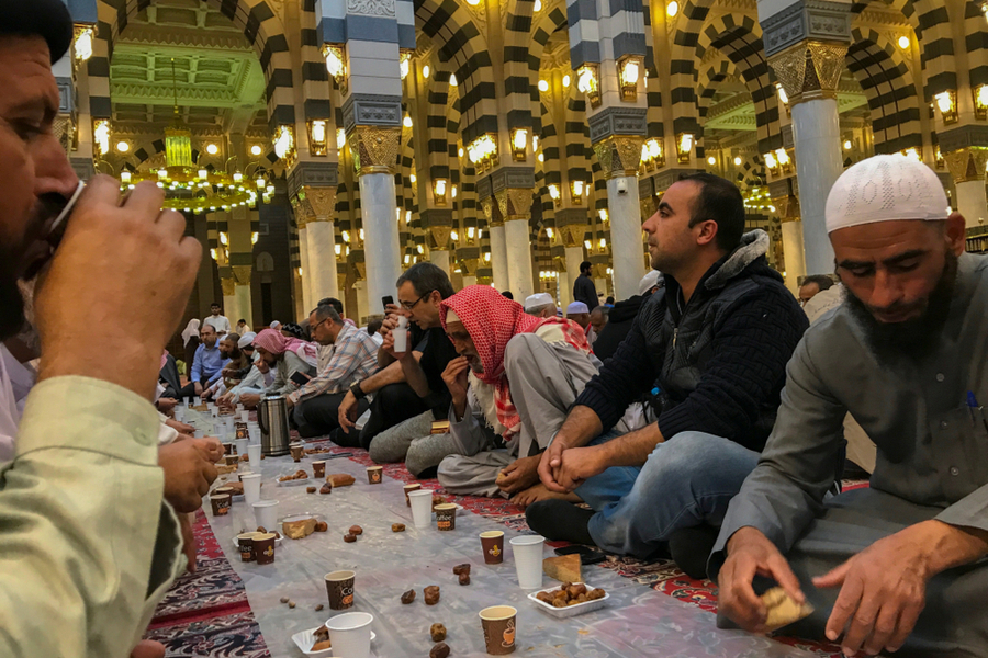 Tips Berbuka Puasa di Masjidil Haram dan Masjid Nabawi