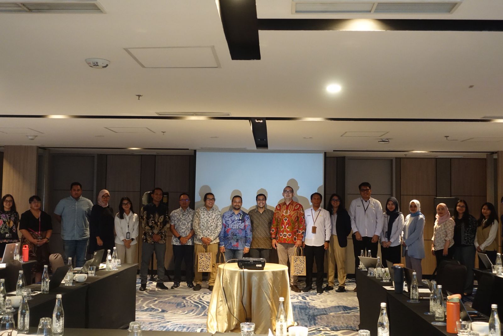 Deloitte Indonesia mengundang PERIKLINDO sebagai narasumber dalam FGD pengembangan ekosistem kendaraan listrik, guna membahas peluang, tantangan, dan strategi penguatan industri EV di Indonesia.