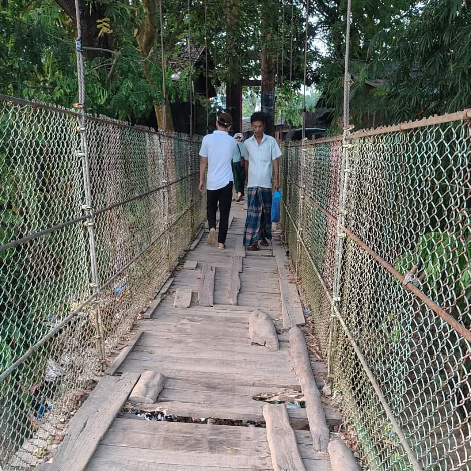 রাজস্থলীতে ৩৯ বছরের পুরোনো ঝুলন্ত ব্রিজে ঝুঁকিপূর্ণ চলাচল, মেরামতের দাবি স্থানীয়দের