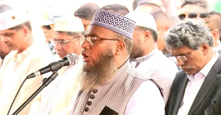 শহীদ ওসমান হাদির জানাজা পড়ালেন তার বড় ভাই