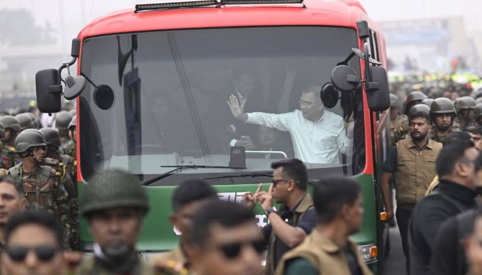 মা কে দেখতে এভারকেয়ারের পথে তারেক রহমান