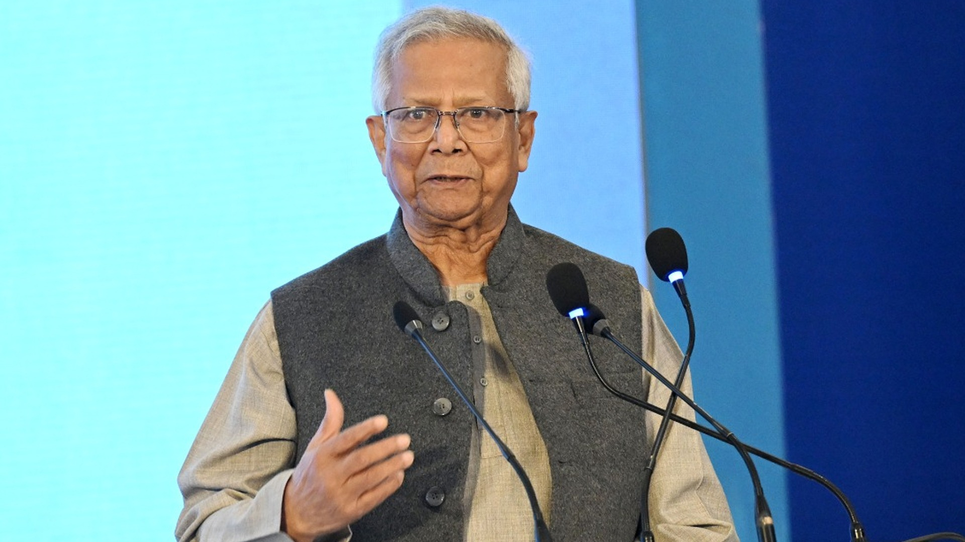 সরকারি কর্মকর্তারা ৫ বছরের বেশি একই পদে থাকা উচিত নয়: প্রধান উপদেষ্টা