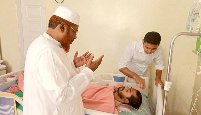 নুরের পাশে দাঁড়িয়ে দোয়া করলেন জামায়াতের সেক্রেটারি