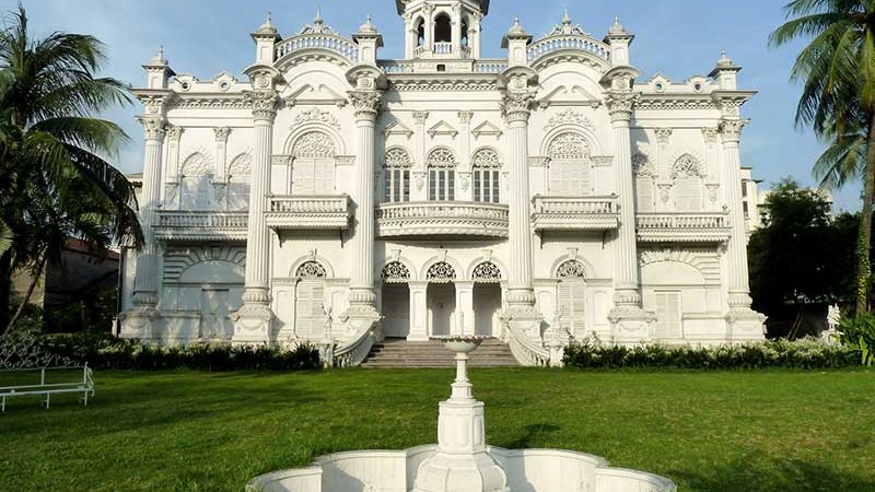 ছুটির দিনে পরিবার নিয়ে ঘুরে আসুন পুরান ঢাকার রোজ গার্ডেন প্রাসাদ থেকে