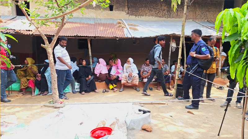 নওগাঁয় নৃশংস হত্যাকাণ্ড: একই পরিবারের ৪ জনের লাশ উদ্ধার