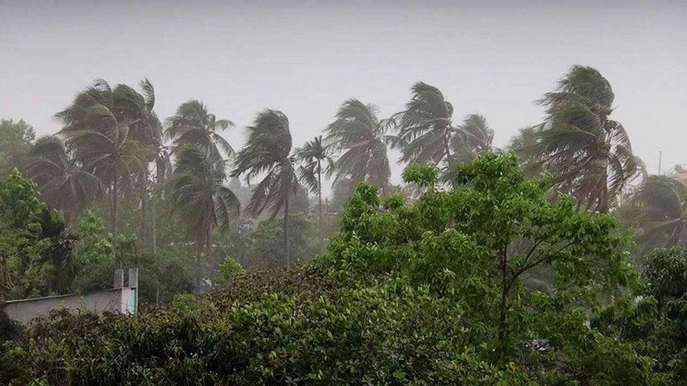 দুপুরের আগেই ঝরের আশঙ্কা,সতর্ক থাকুন এসব এলাকায়