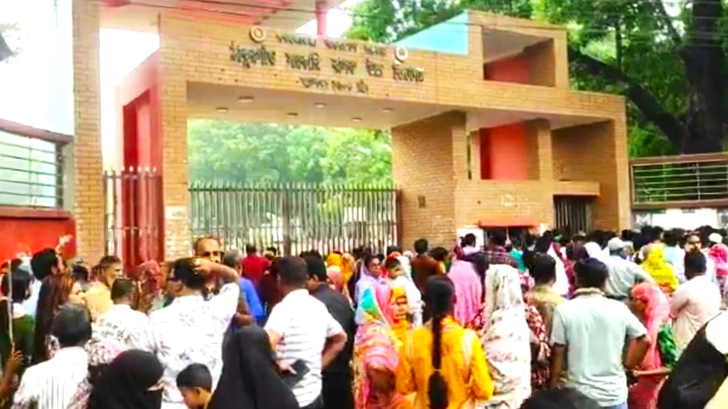 ঠাকুরগাঁওয়ে উৎসবমুখর পরিবেশে শুরু হলো এসএসসি ও সমমানের পরীক্ষা