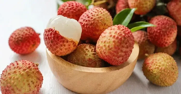 সুস্বাদু লিচুর আড়ালে লুকিয়ে থাকা স্বাস্থ্যঝুঁকি সুস্বাদু লিচুর আড়ালে লুকিয়ে থাকা স্বাস্থ্যঝুঁকি