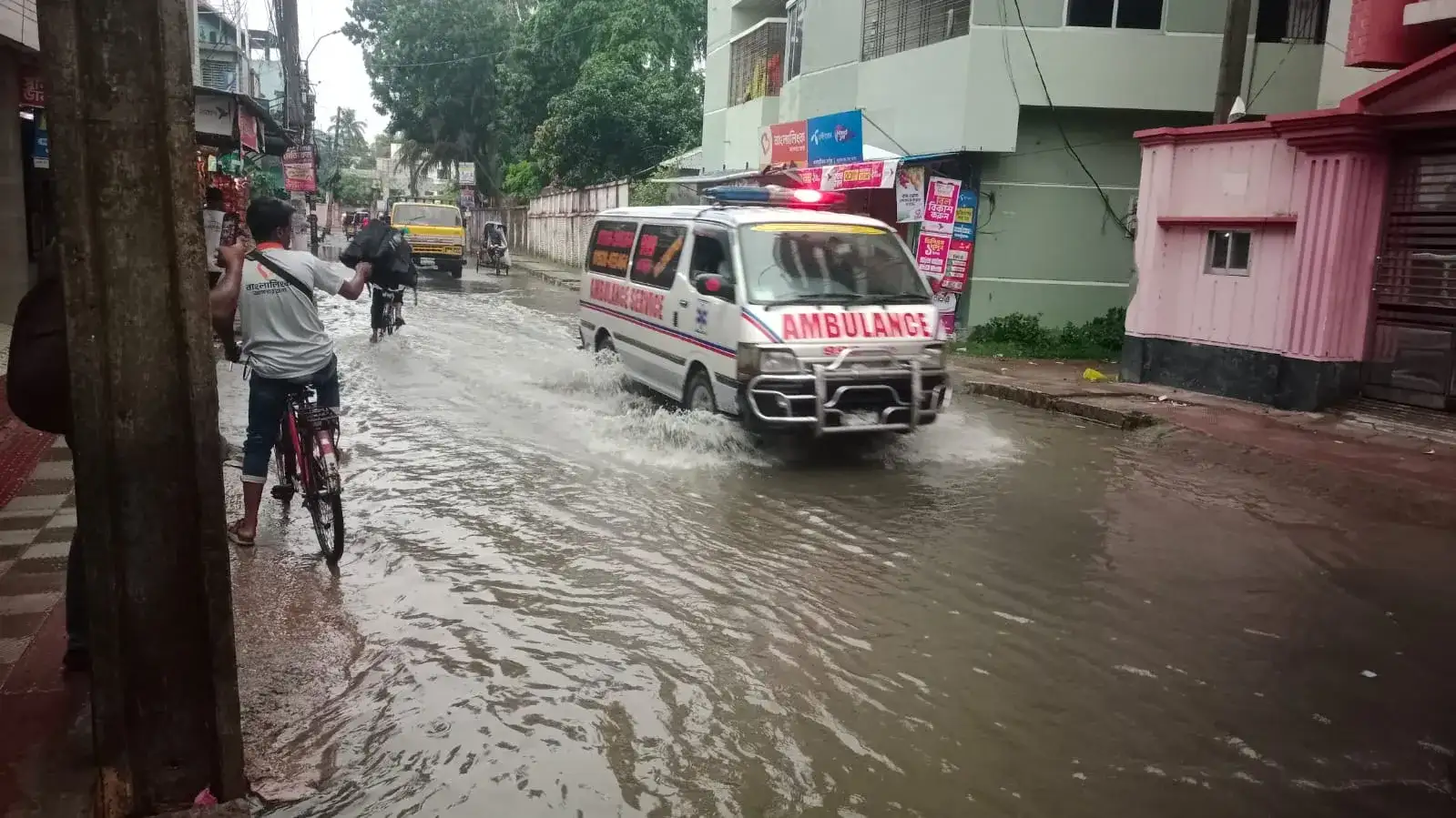 যশোরের অফদা রোডে জলাবদ্ধতায় চরম জনদুর্ভোগ