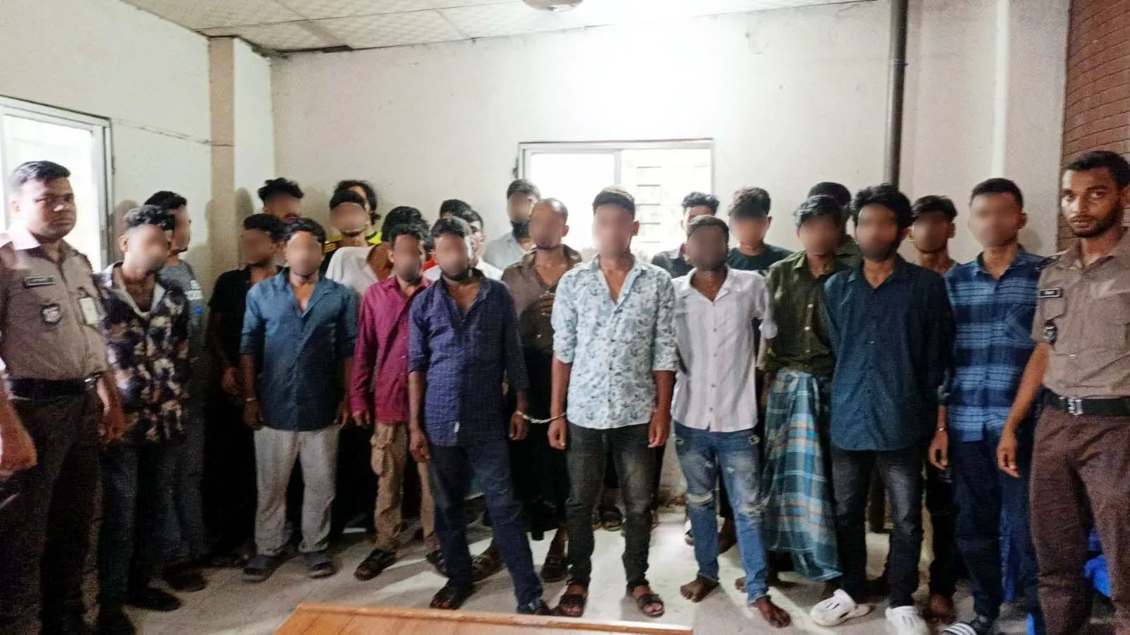 খিলক্ষেতে পুলিশের অভিযানে বিভিন্ন অপরাধে গ্রেফতার ২৯
