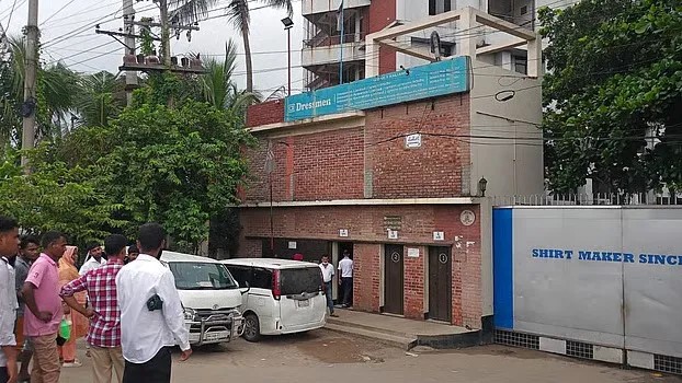 গাজীপুরে পোশাক কারখানায় পানি পান করে শতাধিক শ্রমিক অসুস্থ