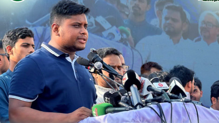 এই ফার্মের মুরগিরা রাস্তায় এসেছে বলেই আজকে আপনি শিক্ষামন্ত্রী হয়েছেন: হাসনাত আবদুল্লাহ