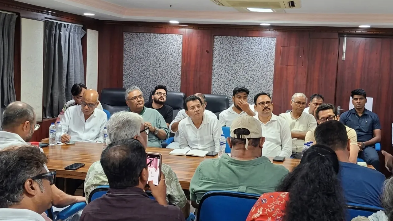 বাংলাদেশি শিল্পীদের সঙ্গে কাজে আপত্তি কলকাতার টেকনিশিয়ানদের