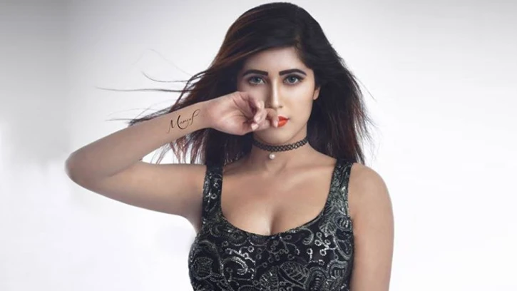 পোশাক নিয়ে হেনস্তার শিকার নায়লা নাঈম
