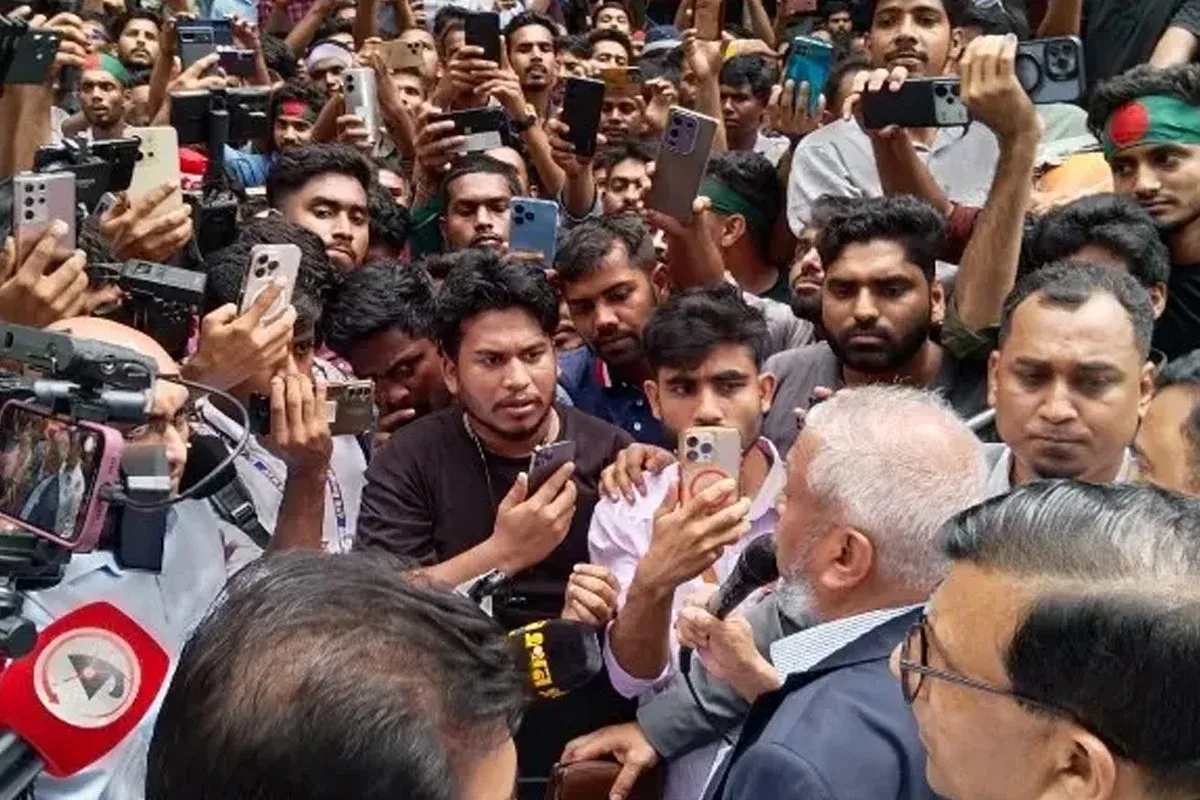 দক্ষিণ কোরিয়া গমনেচ্ছুদের বিক্ষোভ, পর্যালোচনার পর সিদ্ধান্তের আশ্বাস মন্ত্রীর