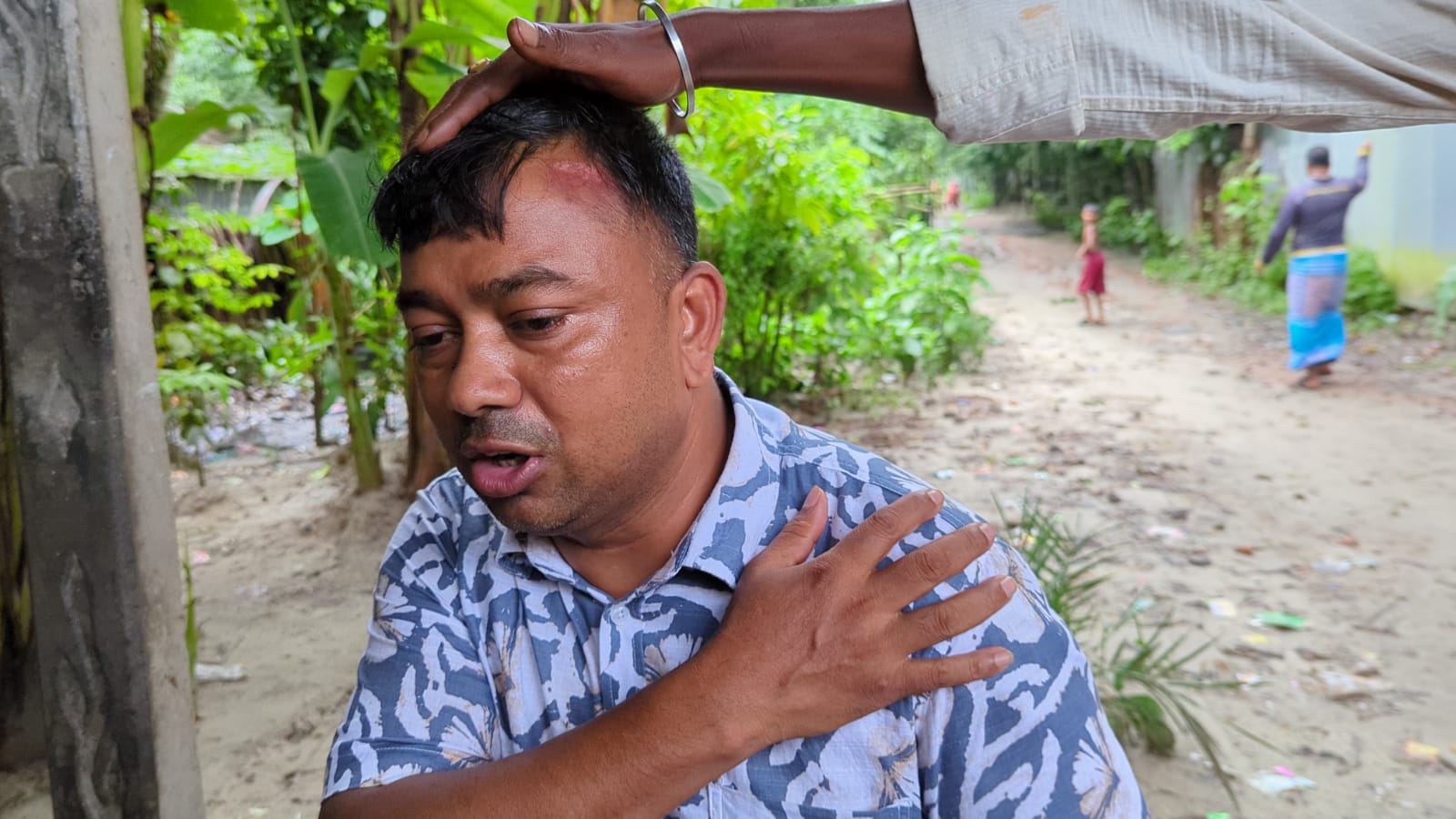 রাজবাড়ীতে পূর্ব শত্রুতার জেরে ব্যবসায়ীকে পিটিয়ে জখম, থানায় অভিযোগ