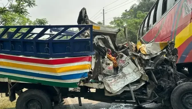 ২৪ ঘণ্টায় ৬ জেলায় সড়কে ঝরল ২৭ প্রাণ
