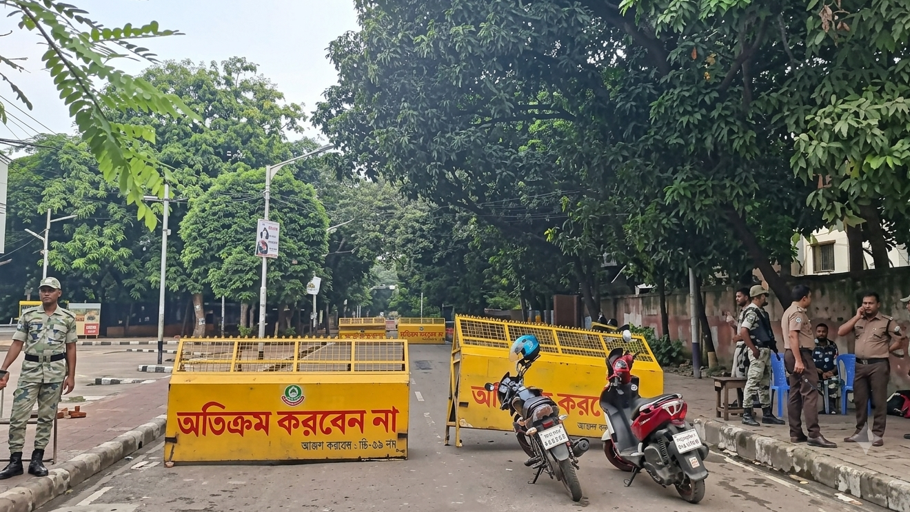 ধানমন্ডিতে কঠোর অবস্থানে আইনশৃঙ্খলা বাহিনী