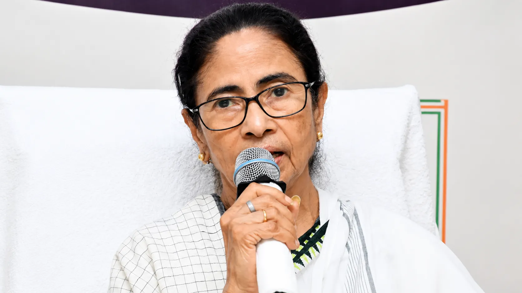 ভেঙে দেওয়া হলো পশ্চিমবঙ্গের মন্ত্রিসভা ,কি হবে মমতার