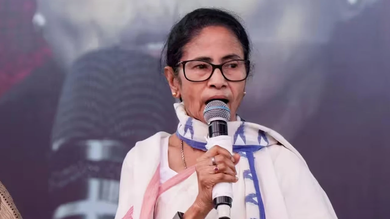 হত্যাকাণ্ডের তথ্য প্রকাশ না করতে অমিত শাহ ফোন করেছিলেন- মমতা