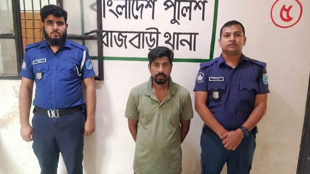 রাজবাড়ীতে ওয়ারেন্টভুক্ত দুই আসামি গ্রেফতার 
