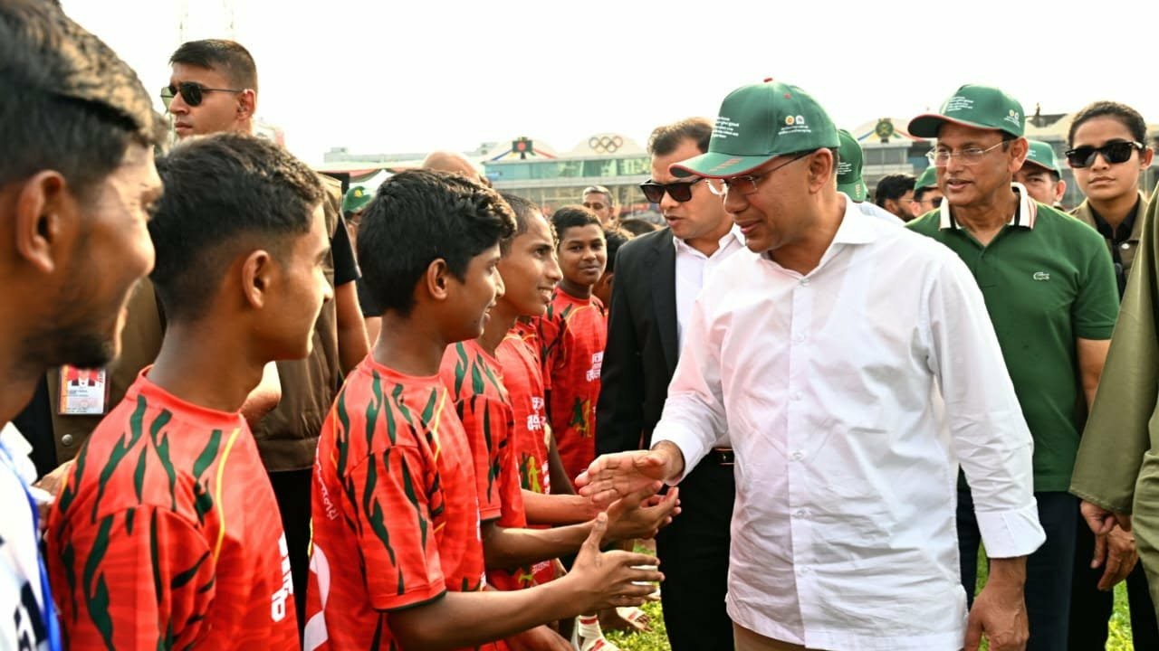 গ্যালারিতে বসে খুদে ফুটবলারদের উৎসাহিত করলেন প্রধানমন্ত্রী