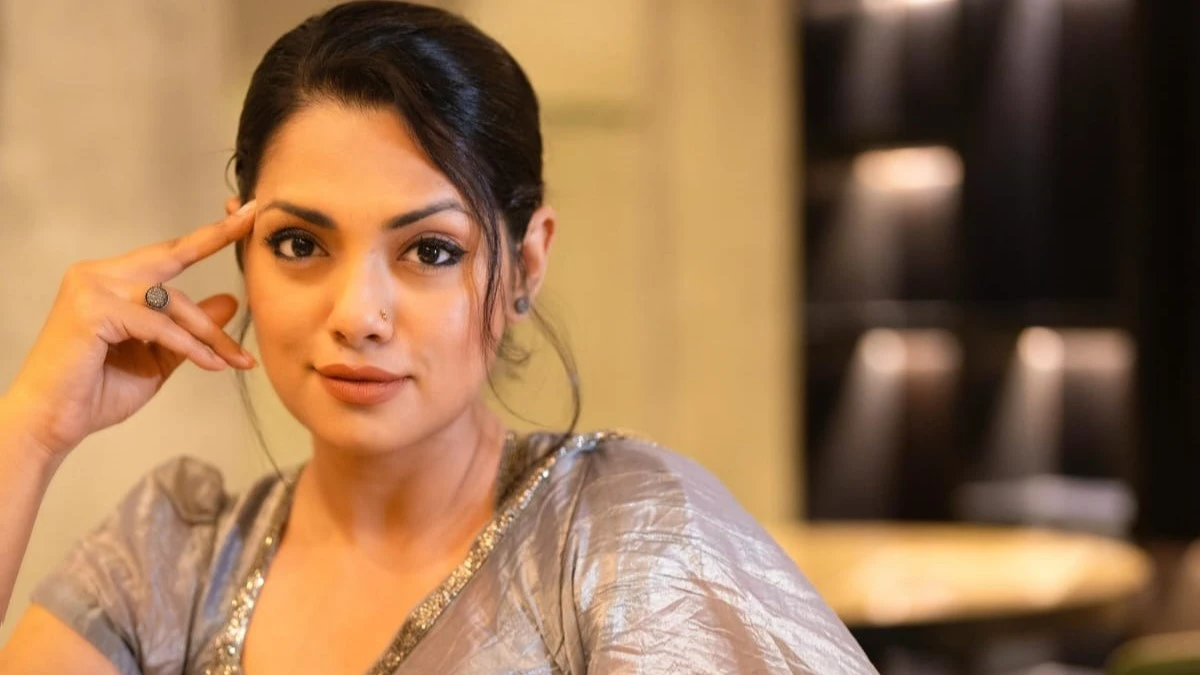 আবেদনময়ী লুকে নুসরাত ইমরোজ তিশা