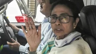 গণনাকেন্দ্র ছাড়লেন মমতা