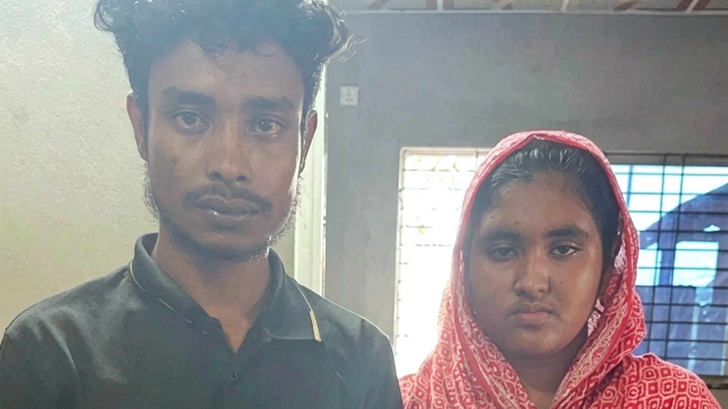 স্ত্রীর আবদার পূরণে রাতে ঘুরতে বেড়িয়ে চোর সন্দেহে ধরা দম্পতি