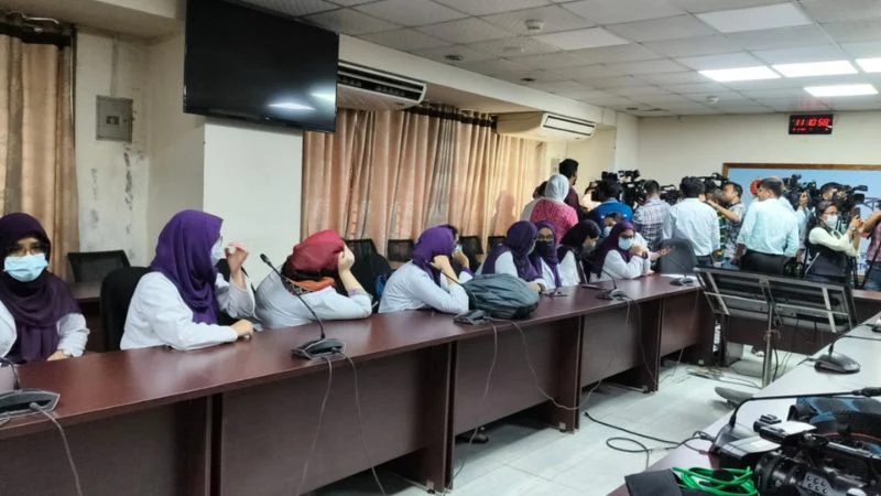 আদ্-দ্বীন হাসপাতাল সংকটে অনিশ্চয়তায় ২৯৫ বিদেশি মেডিকেল শিক্ষার্থী