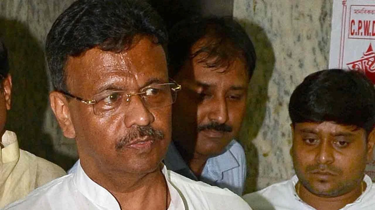 কলকাতার মেয়র পদ থেকে পদত্যাগ করলেন ফিরহাদ হাকিম