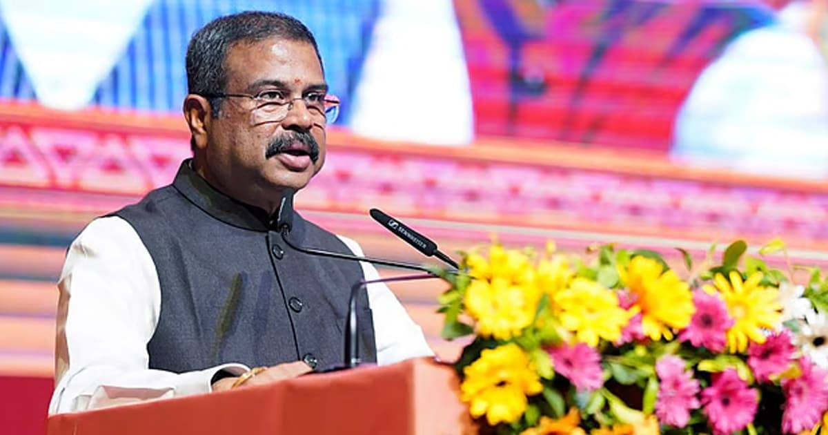 অবশেষে পদত্যাগ করলেন ভারতের শিক্ষামন্ত্রী