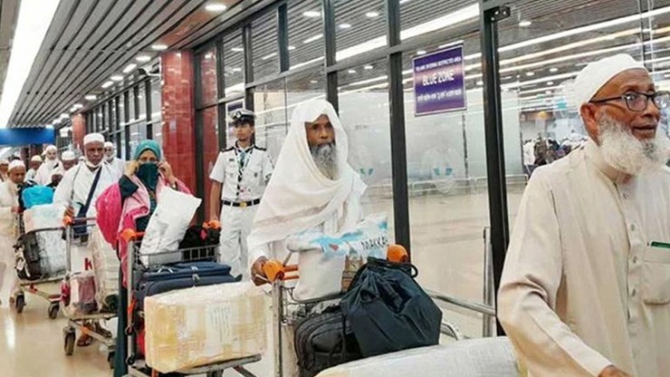 হজ শেষে দেশে ফিরেছেন ৬১ হাজার ৬৯৭ হাজি