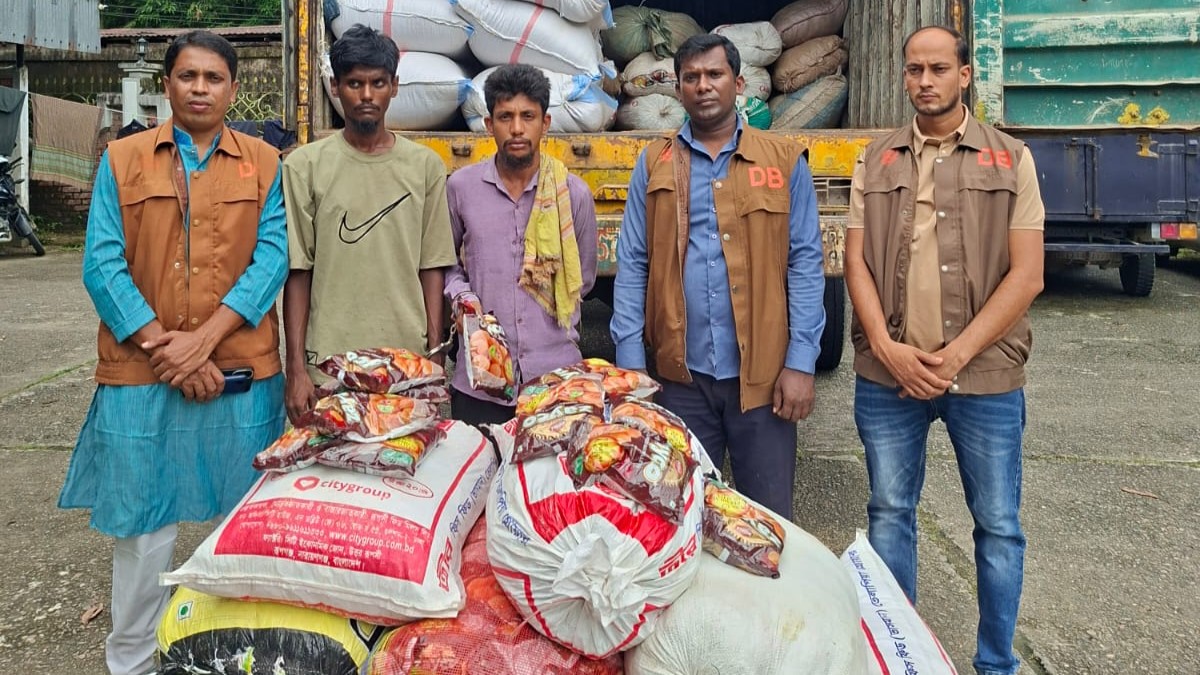 ৩ হাজার ৮৫০ কেজি ভারতীয় ফুচকা জব্দ, আটক ২