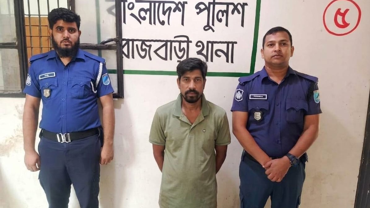 রাজবাড়ীতে পৃথক অভিযানে দুই ওয়ারেন্টভুক্ত আসামি গ্রেফতার