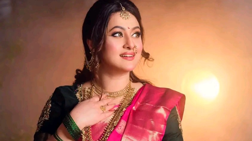 নতুন লুকে নেটিজেনদের নজর কাড়লেন চিত্রনায়িকা পূর্ণিমা