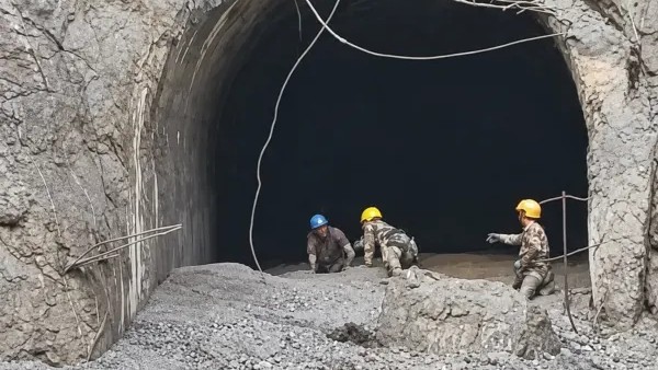 নেপালের রাসোয়ায় প্লাবিত সুড়ঙ্গে ৪০০ শ্রমিক আটকা পড়ার আশঙ্কা