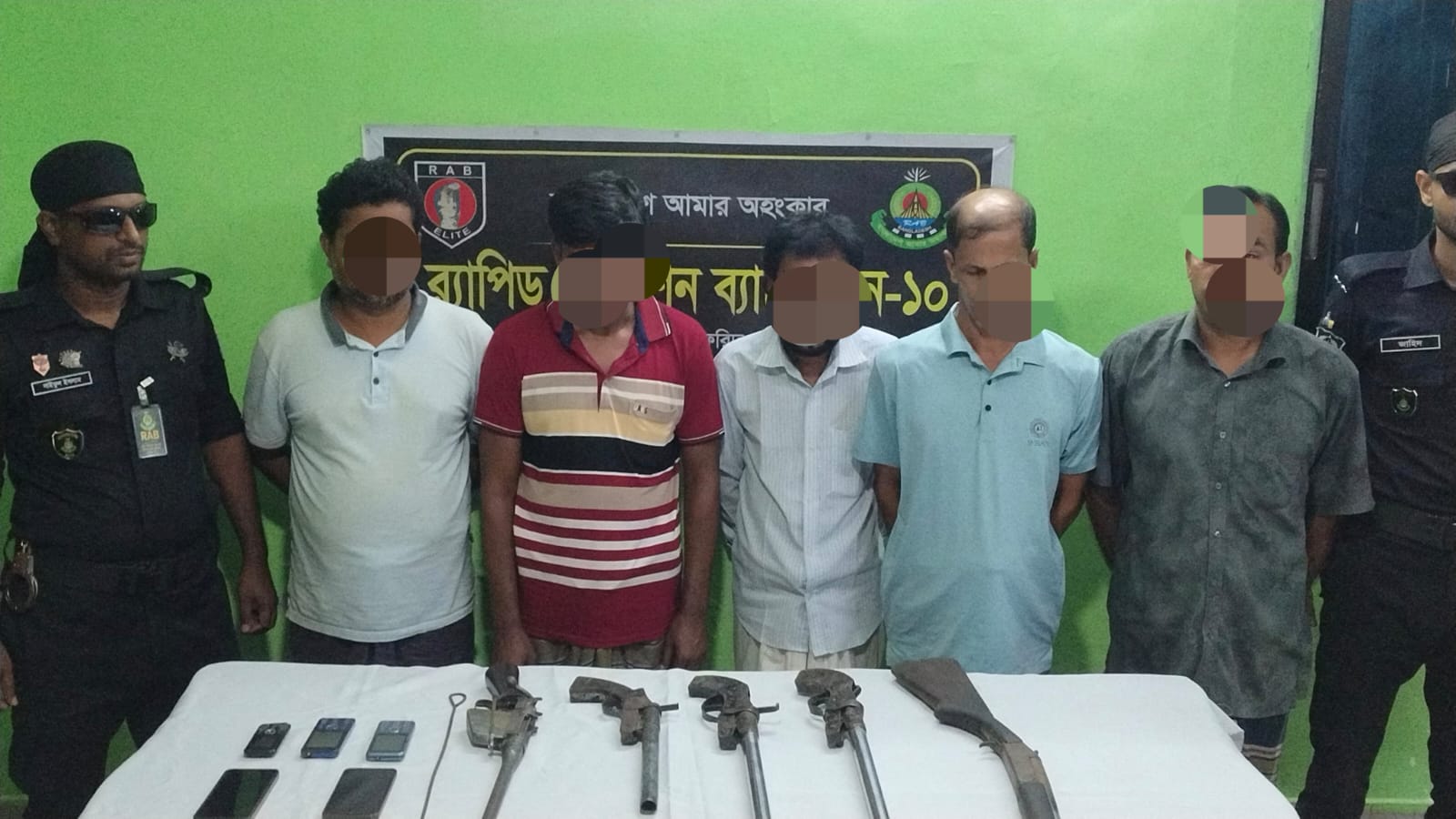 ব্রিটিশ রাইফেলসহ অস্ত্রের চালান জব্দ, গ্রেফতার ৫
