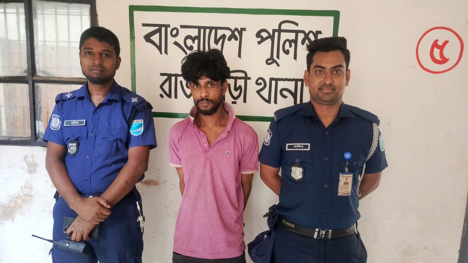 রাজবাড়ীতে ১৯ মামলার দুর্ধর্ষ চোর মশিউর গ্রেফতার