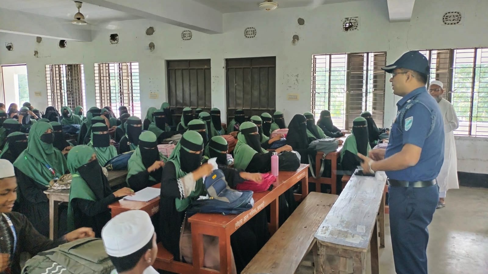 শিক্ষার্থীদের নিয়ে মাদক, কিশোর গ্যাং ও সাইবার অপরাধবিরোধী সচেতনতামূলক সভা
