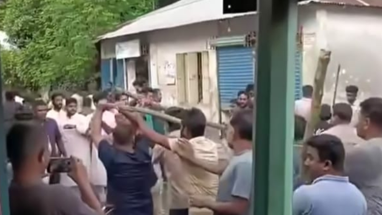 কুড়িগ্রামে এন‌সি‌পির মিছিলে বিএন‌পির হামলা, আহত ২০