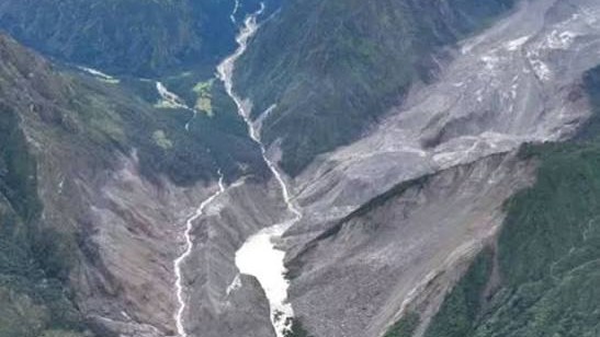 নেপালে ভয়াবহ বন্যার রেশ না কাটতেই আরো দুই হিমবাহে ফাটলের লক্ষণ