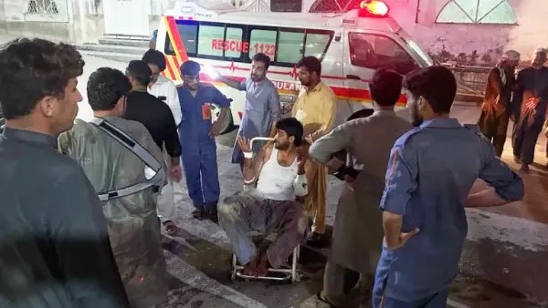 পাকিস্তানে ভয়াবহ সন্ত্রাসী হামলায় ১১ পুলিশ সদস্য নিহত