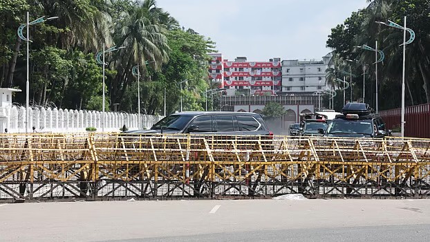বঙ্গভবন ছাড়লেন সাবেক রাষ্ট্রপতি