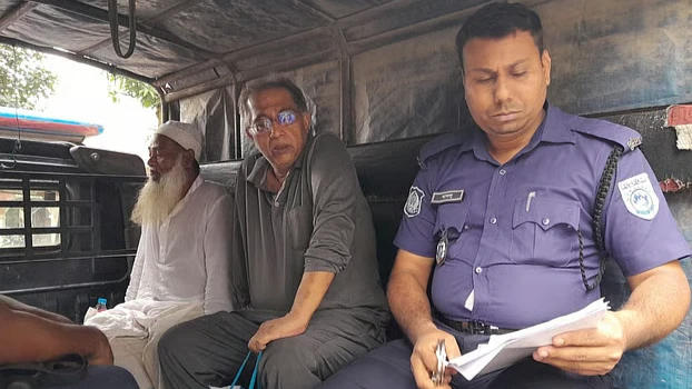 অবৈধ অনুপ্রবেশের সময় সীমান্তে সাবেক ডিজি আটক, গণ-অভ্যুত্থানের মামলায় গ্রেপ্তার