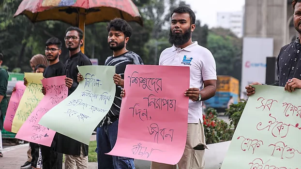 পল্লবীতে শিশুহত্যার বিচার দাবিতে কেন্দ্রীয় শহীদ মিনারে বিক্ষোভ সমাবেশ