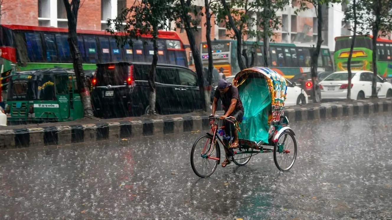 বৃষ্টিতে স্বস্তি, কমছে গরমের তীব্রতা