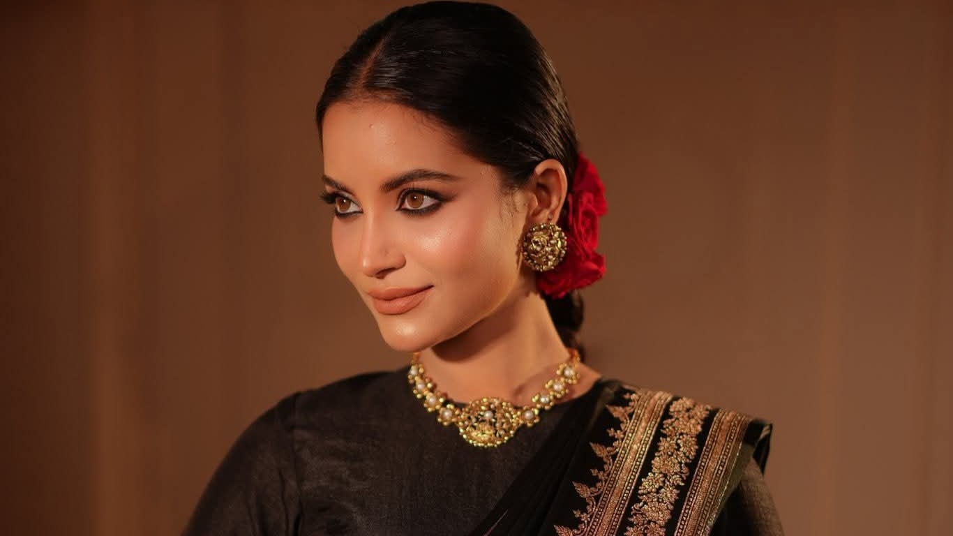 গর্জিয়াস লুকে নাজিফা তুষি