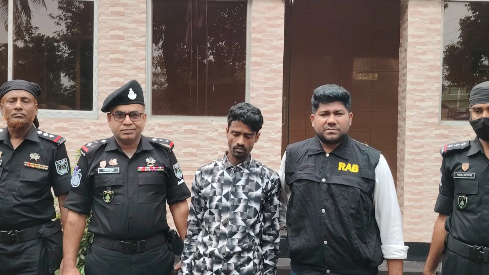 ভৈরবে ৭ মাসের শিশু পুত্র হত্যা, পিতা গ্রেফতার