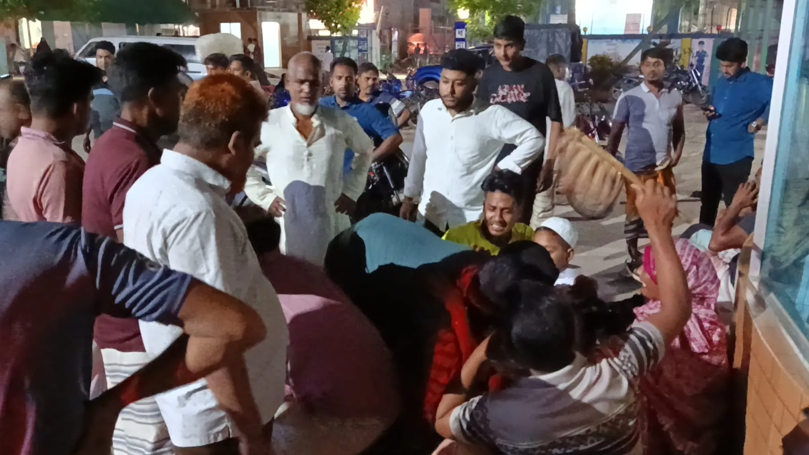 পাবনায় তিন ঘন্টার ব্যবধানে গুলি ও ছুরিকাঘাতে ২ জন খুন